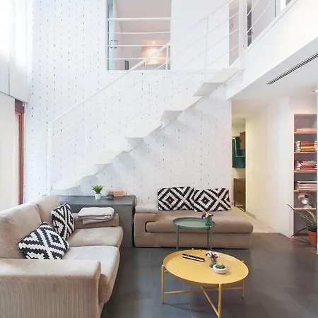 Lägenhet Design And Luminous Duplex In The Old Town