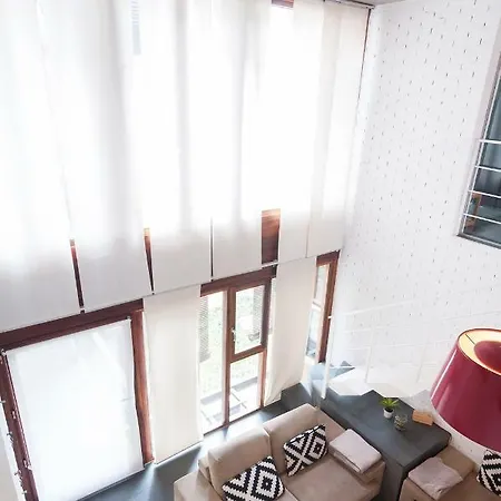 Design And Luminous Duplex In The Old Town *