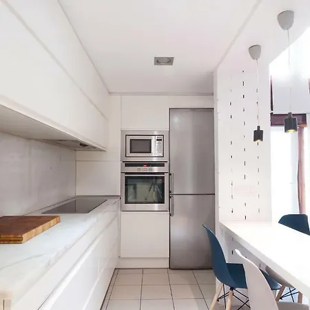 Design And Luminous Duplex In The Old Town Alicante